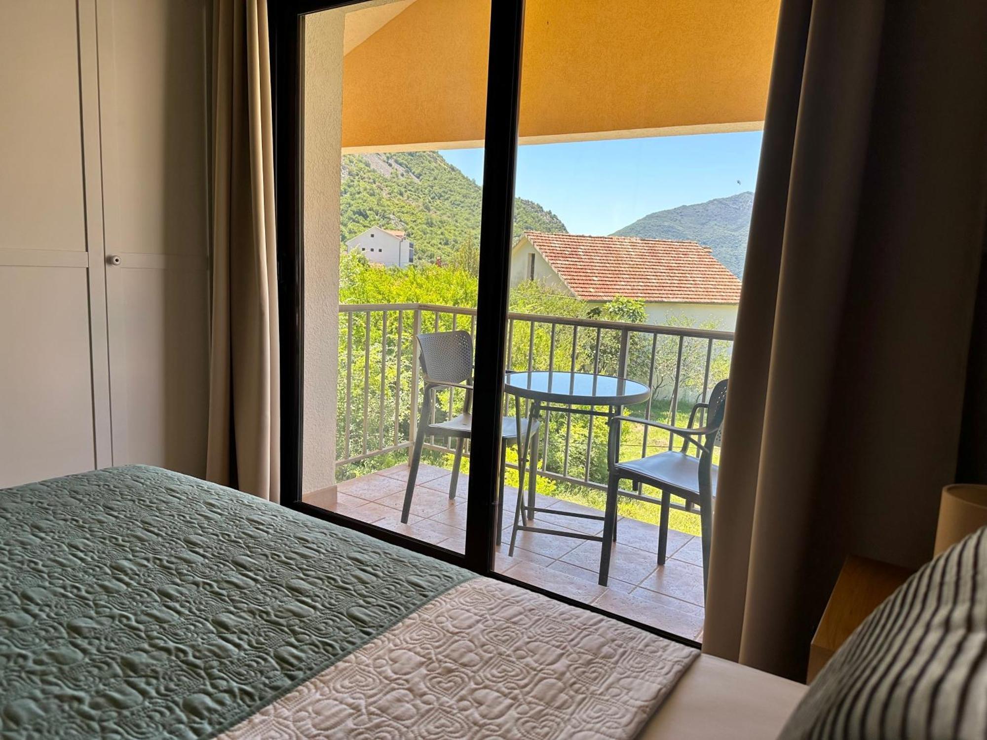 Villa Risan Apartments ภายนอก รูปภาพ