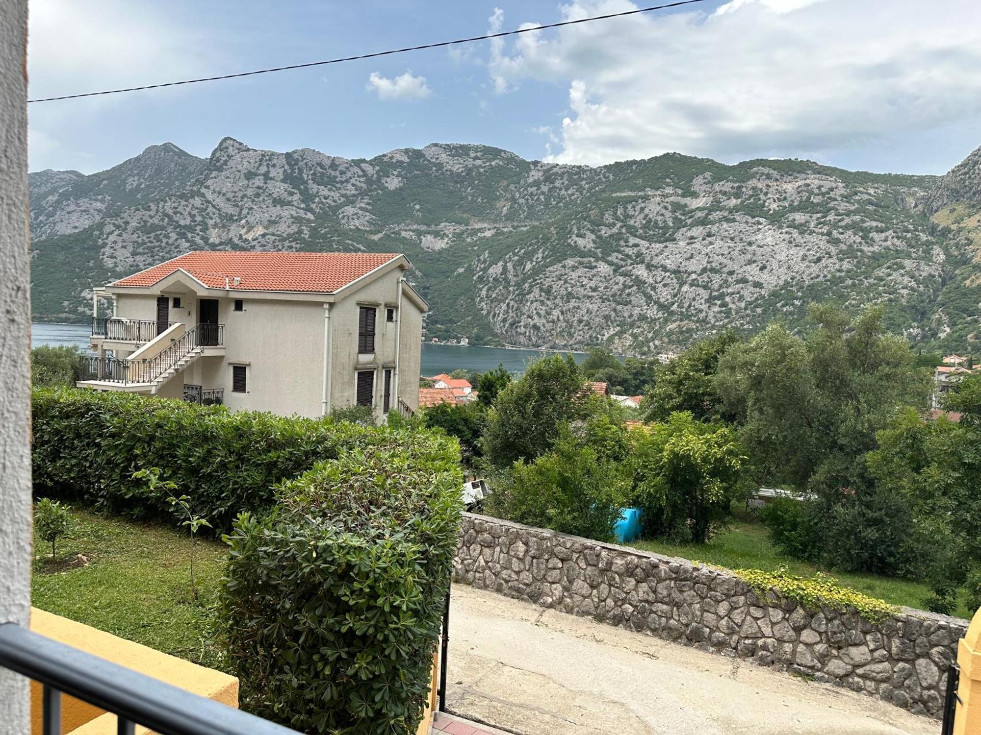 Villa Risan Apartments ภายนอก รูปภาพ