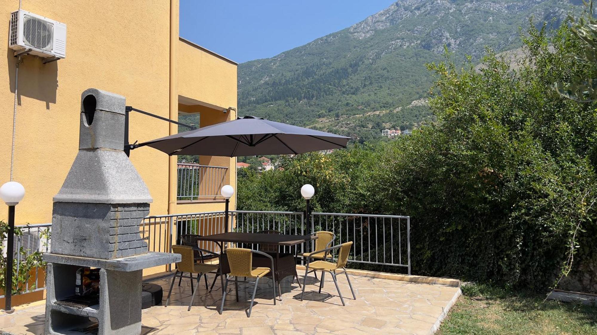 Villa Risan Apartments ภายนอก รูปภาพ
