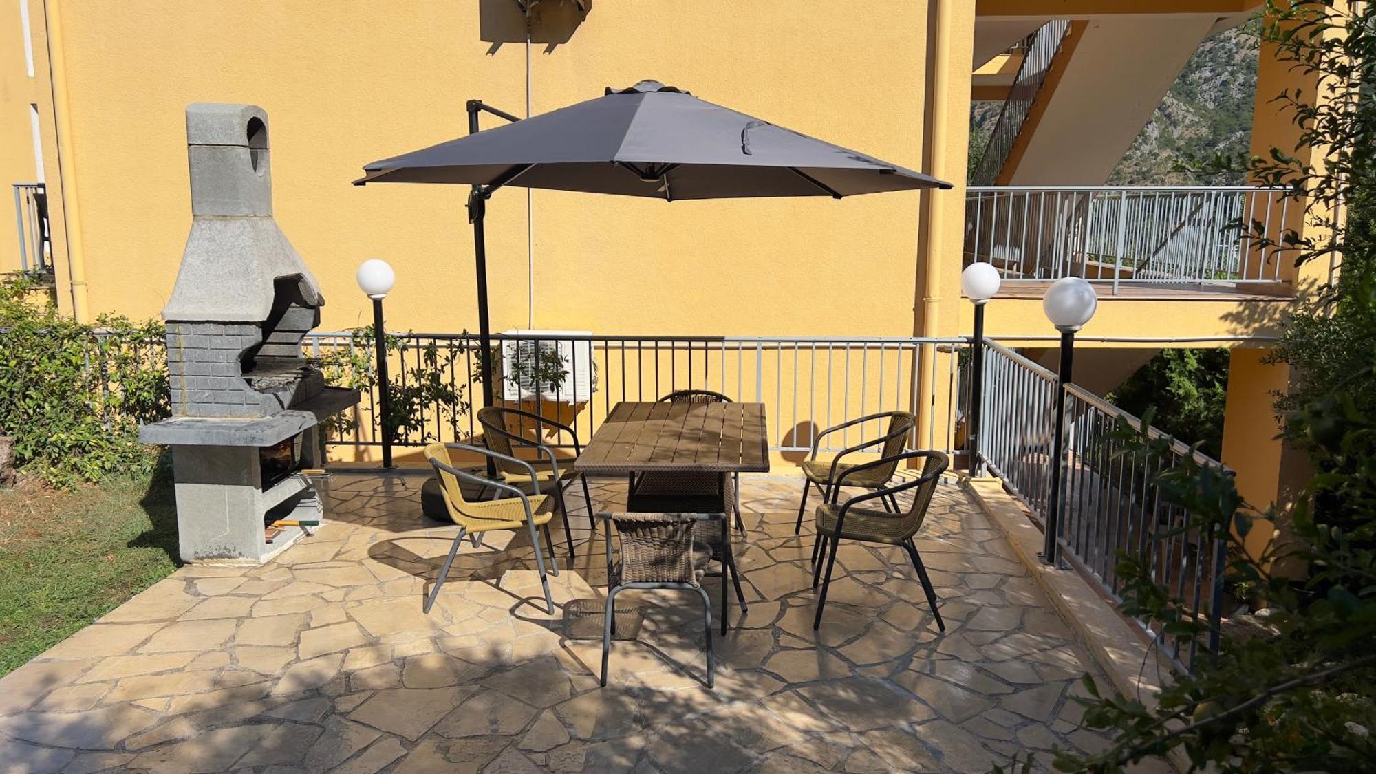 Villa Risan Apartments ภายนอก รูปภาพ
